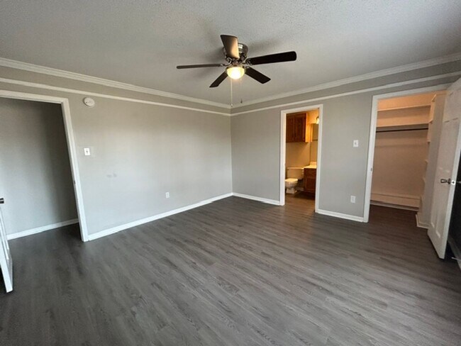 Building Photo - 121 Silverbrook Dr