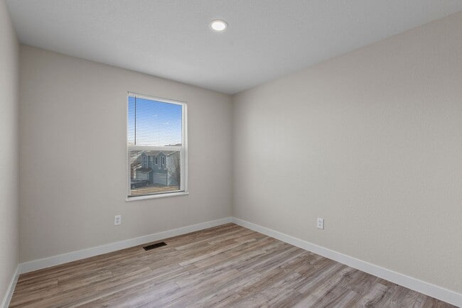 Building Photo - Beautifully Remodeled 3-Bedroom Townhome!