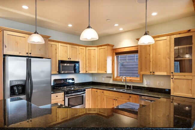 Building Photo - 150 Adams St