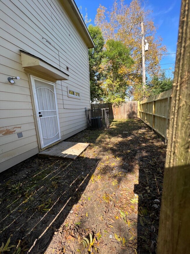 Building Photo - 4735 Clover St