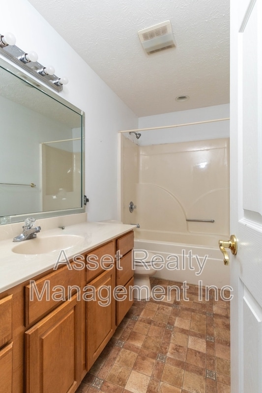 Building Photo - 2084 Allenridge Dr