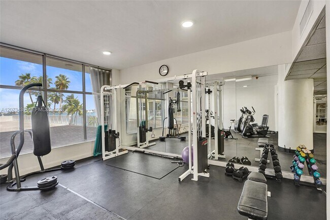 Building Photo - 10350 W Bay Harbor Dr
