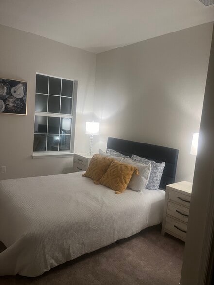 Building Photo - 1809 SE Ocean Cove Way