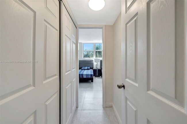 Building Photo - 3181 S Ocean Dr