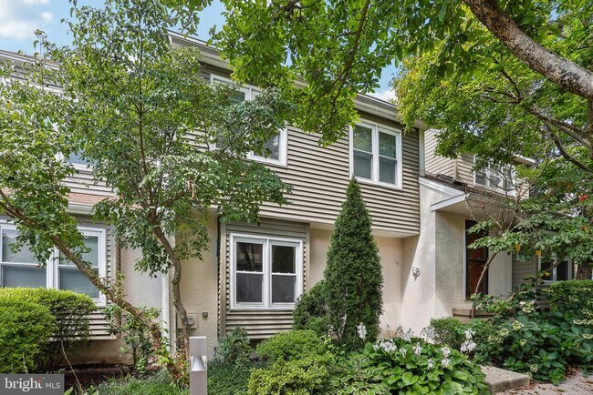 Building Photo - 3202 Eaton Ct