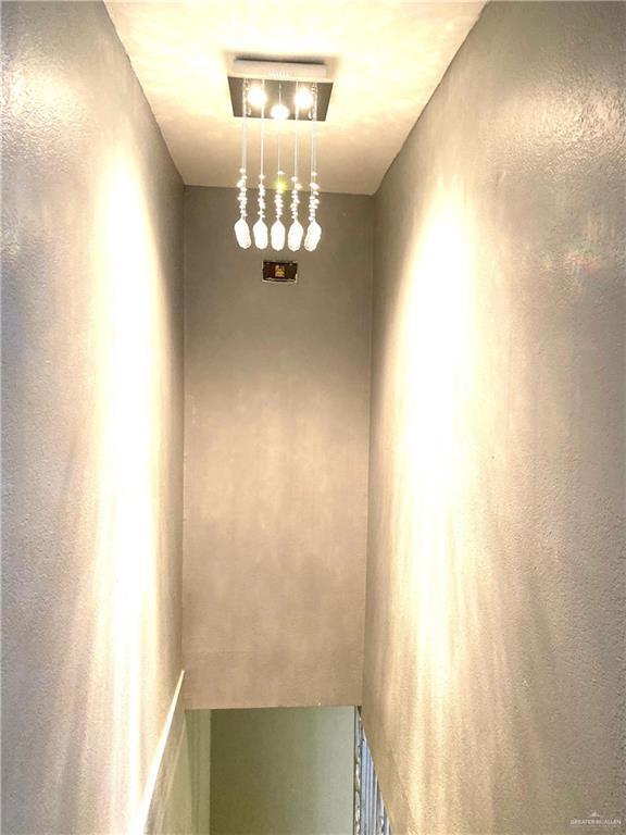 Building Photo - 25 South Dr