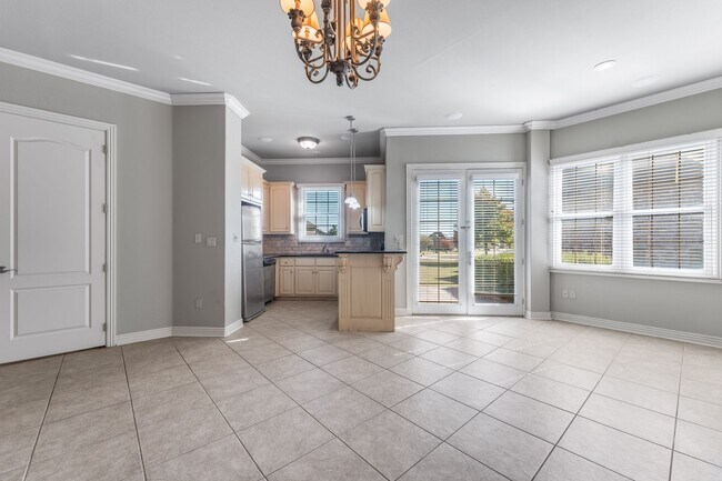 Building Photo - Stunning Townhome