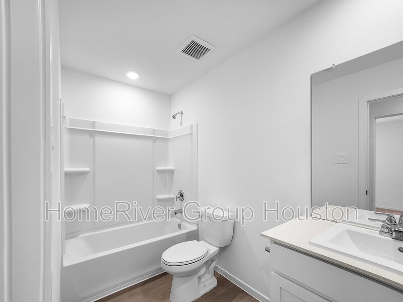 Building Photo - 16469 Blossom Grv Dr