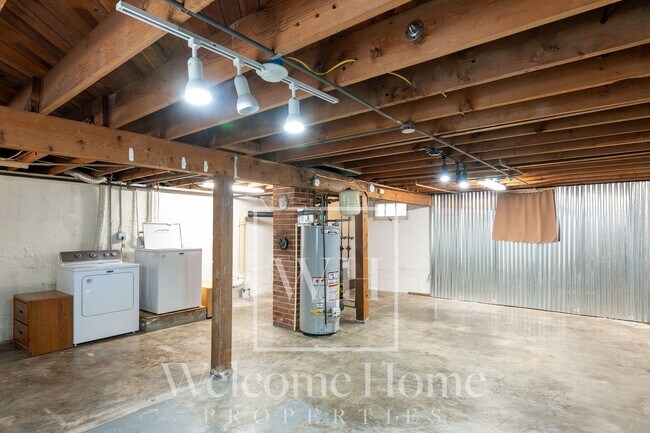 Building Photo - Vintage Home with Room to Entertain