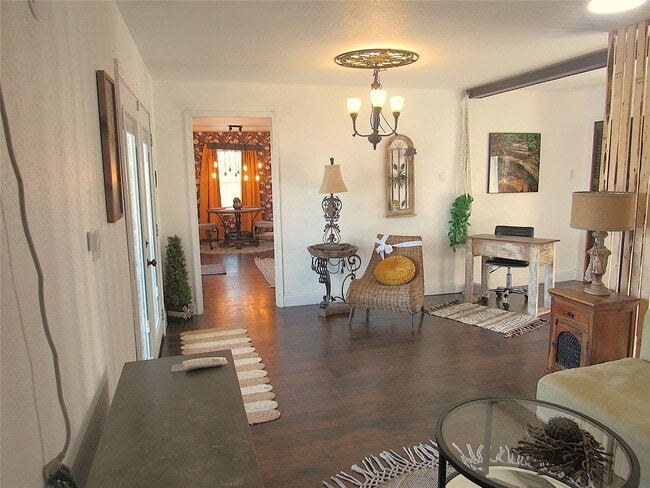 Building Photo - 2503 River Crest Dr