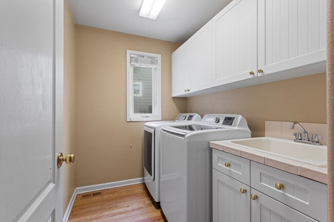 Building Photo - 625 S Snowmass Cir