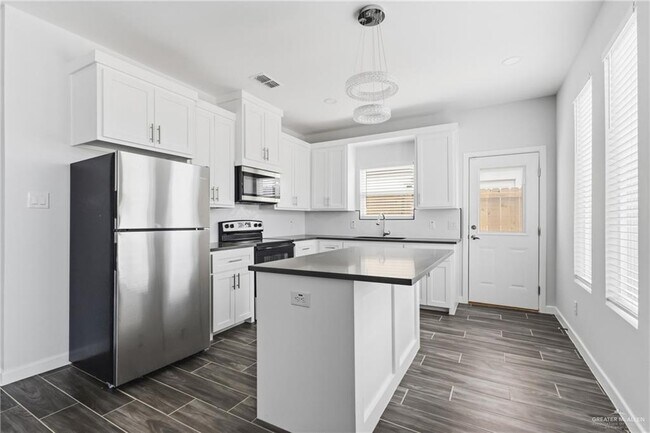 Building Photo - 20 S Links Dr