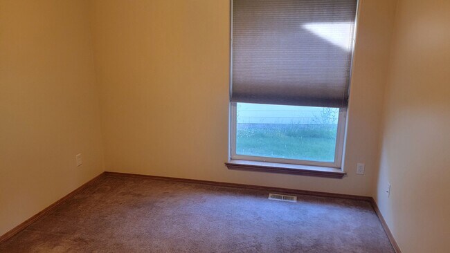 Building Photo - Great 3-bedroom Home In The Valley On Cul-...