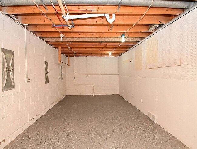 Building Photo - 4640 Washington Ave