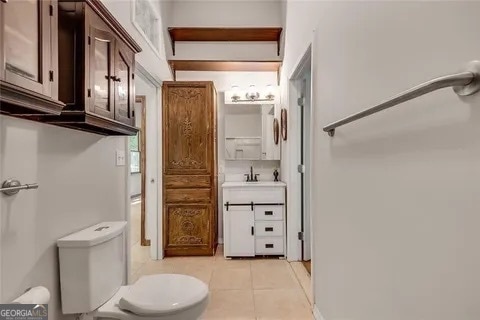 Building Photo - 3990 Admiral Dr