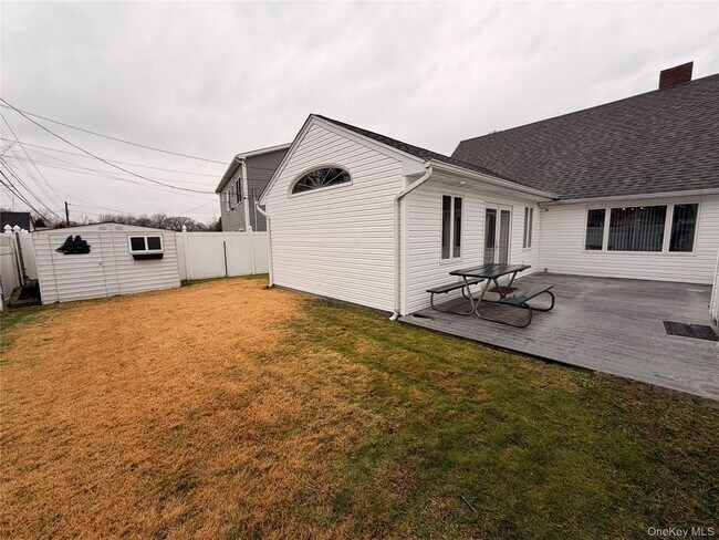 Building Photo - 12 Elves Ln