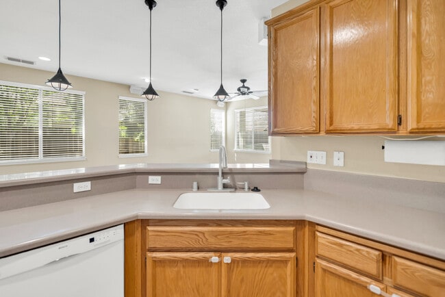Building Photo - 3635 Poppy Hill Way