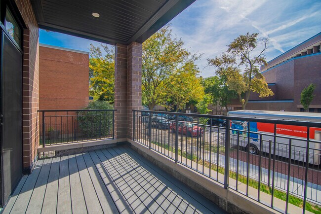 Building Photo - 2042 W Washington Blvd