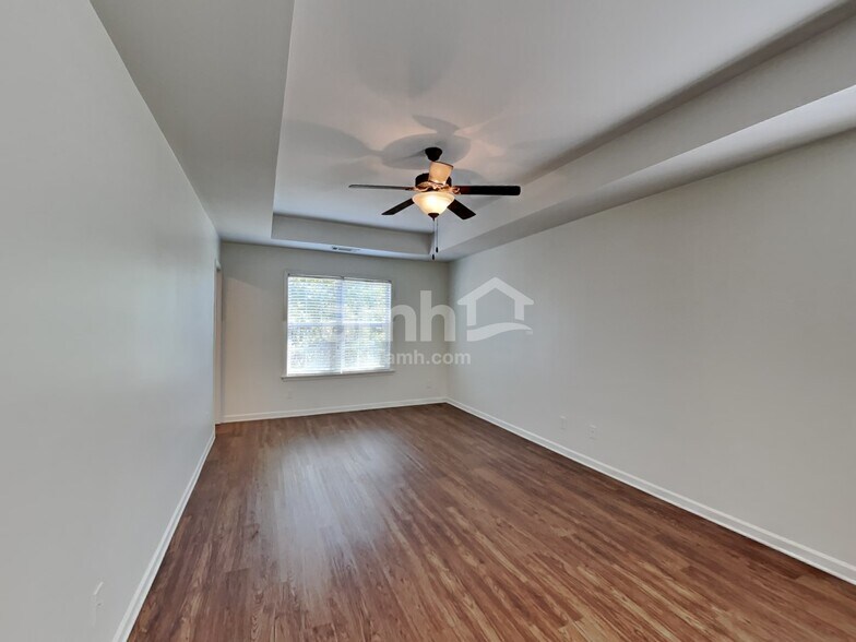 Building Photo - 106 E Cavendish Dr