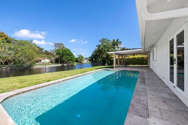 Building Photo - 1120 Renmar Dr