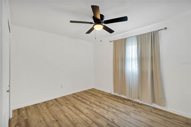 Building Photo - 4130 Lake Saunders Dr