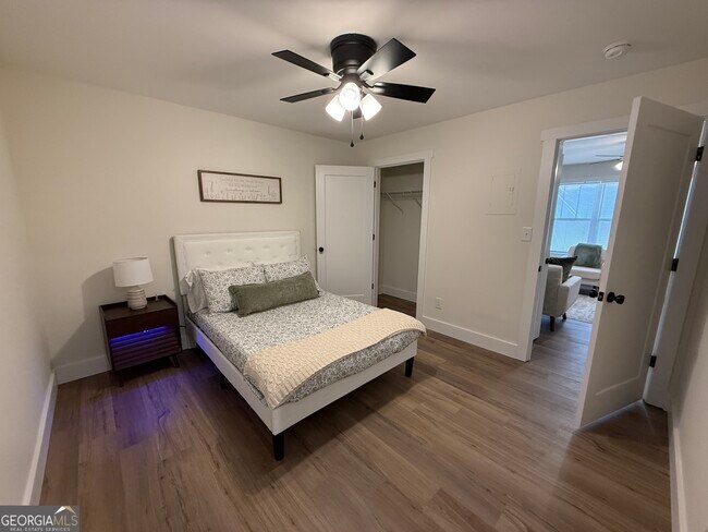 Building Photo - 1020 College Ave