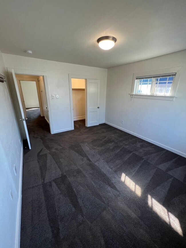 Building Photo - 3bd/1ba Craftsman in Tacoma