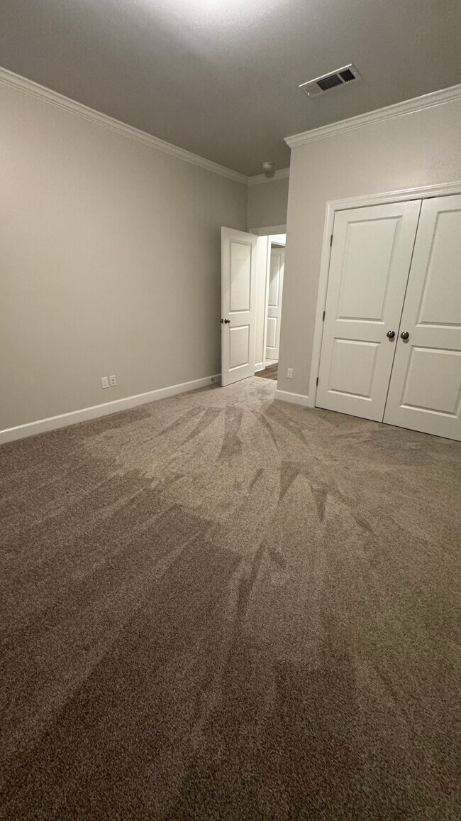 Building Photo - 113 Elliott Dr