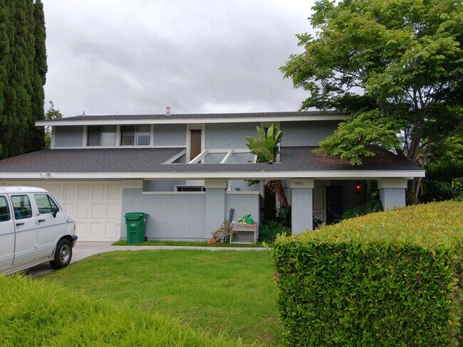 Primary Photo - 3951 Claremont St