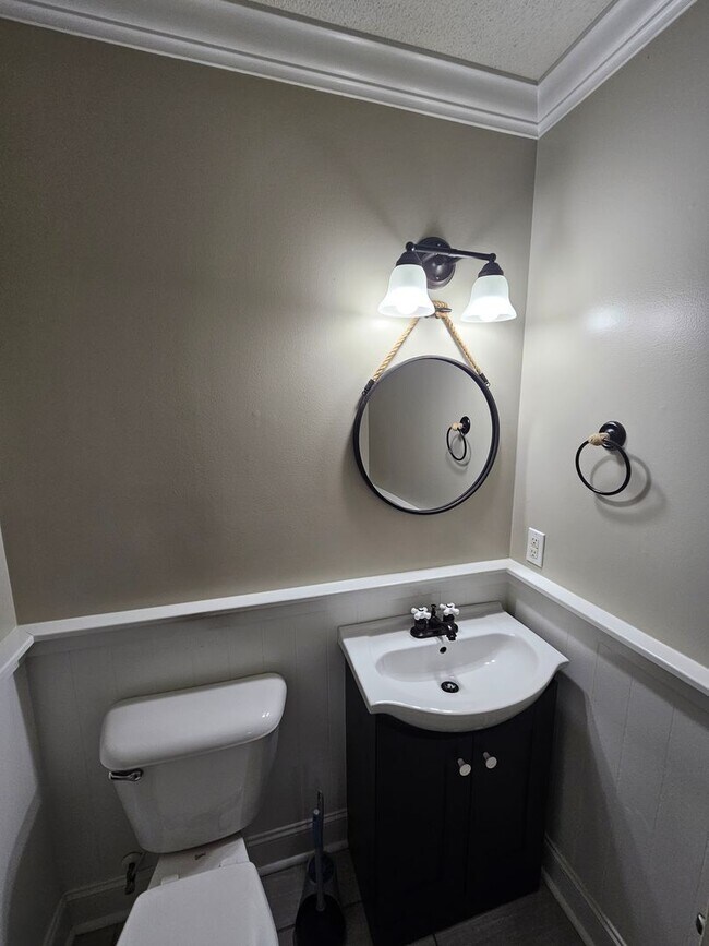 Building Photo - Gorgeous Home in Hubert!