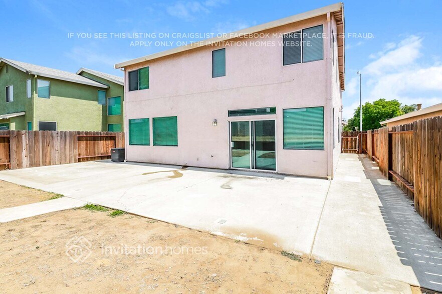 Building Photo - 4421 Fall Ln