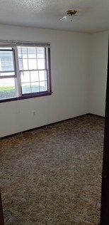 Building Photo - 401 Hillcrest Dr