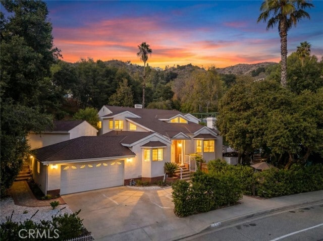 Building Photo - 2255 E Chevy Chase Dr