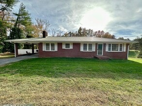 Building Photo - Unlock the Door to The Perfect Rental