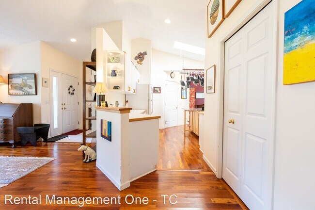 Building Photo - 2 br, 2 bath House - 6311 Ridge Drive, #23
