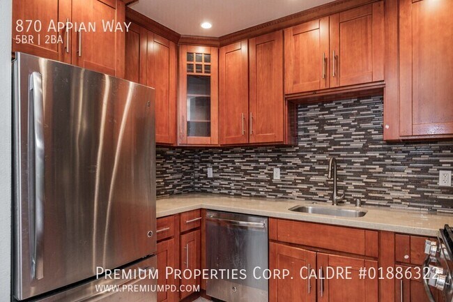 Building Photo - 870 Appian Way