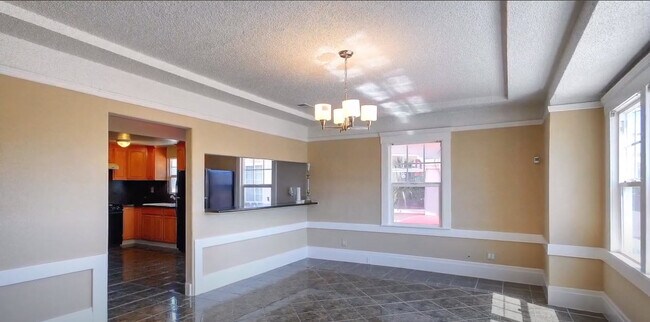 Building Photo - 1221 31st Ave