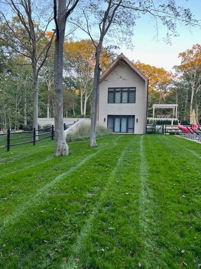 Building Photo - 9 Willow Pond Rd