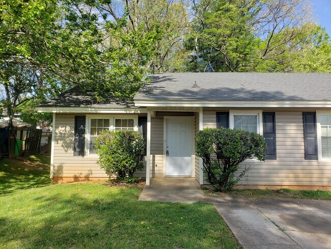 Building Photo - 6 Hallcox St