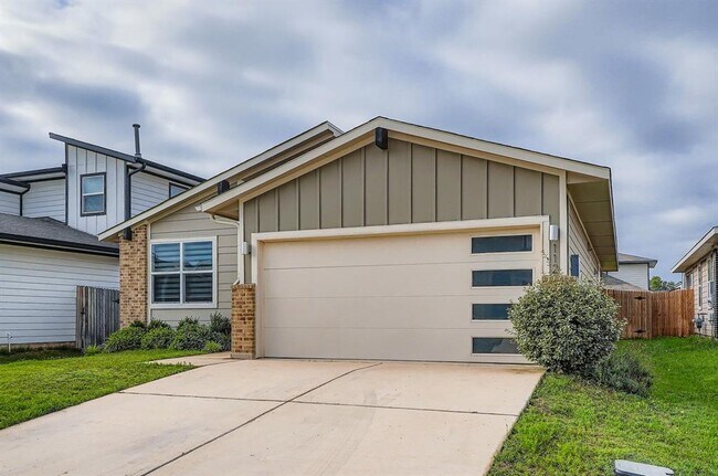 Primary Photo - 112 Cupreata Ln