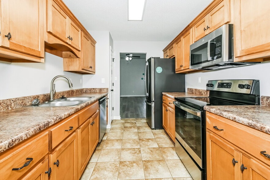 Building Photo - 9892 Southern Oak Way