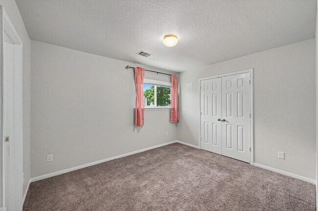 Building Photo - 16701 E Hammon