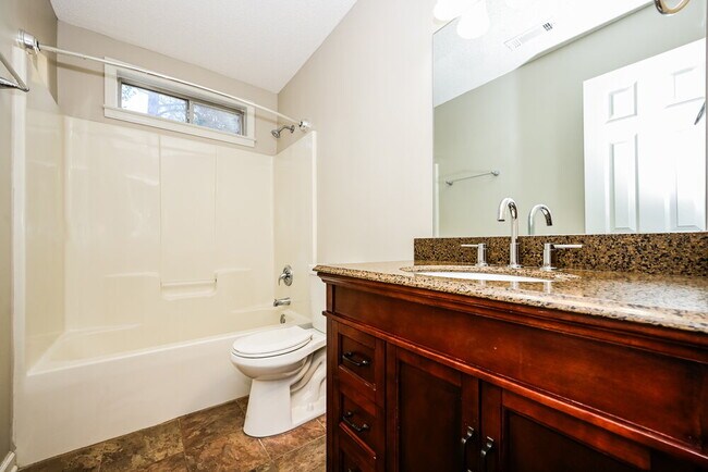 Building Photo - 201 Retour Cir