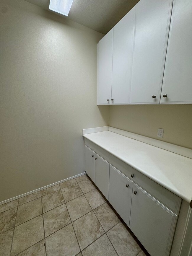 Building Photo - Stunning Home in a Desirable Gated Community