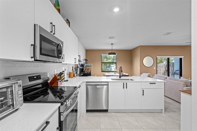 Building Photo - 4917 Oakmont Dr