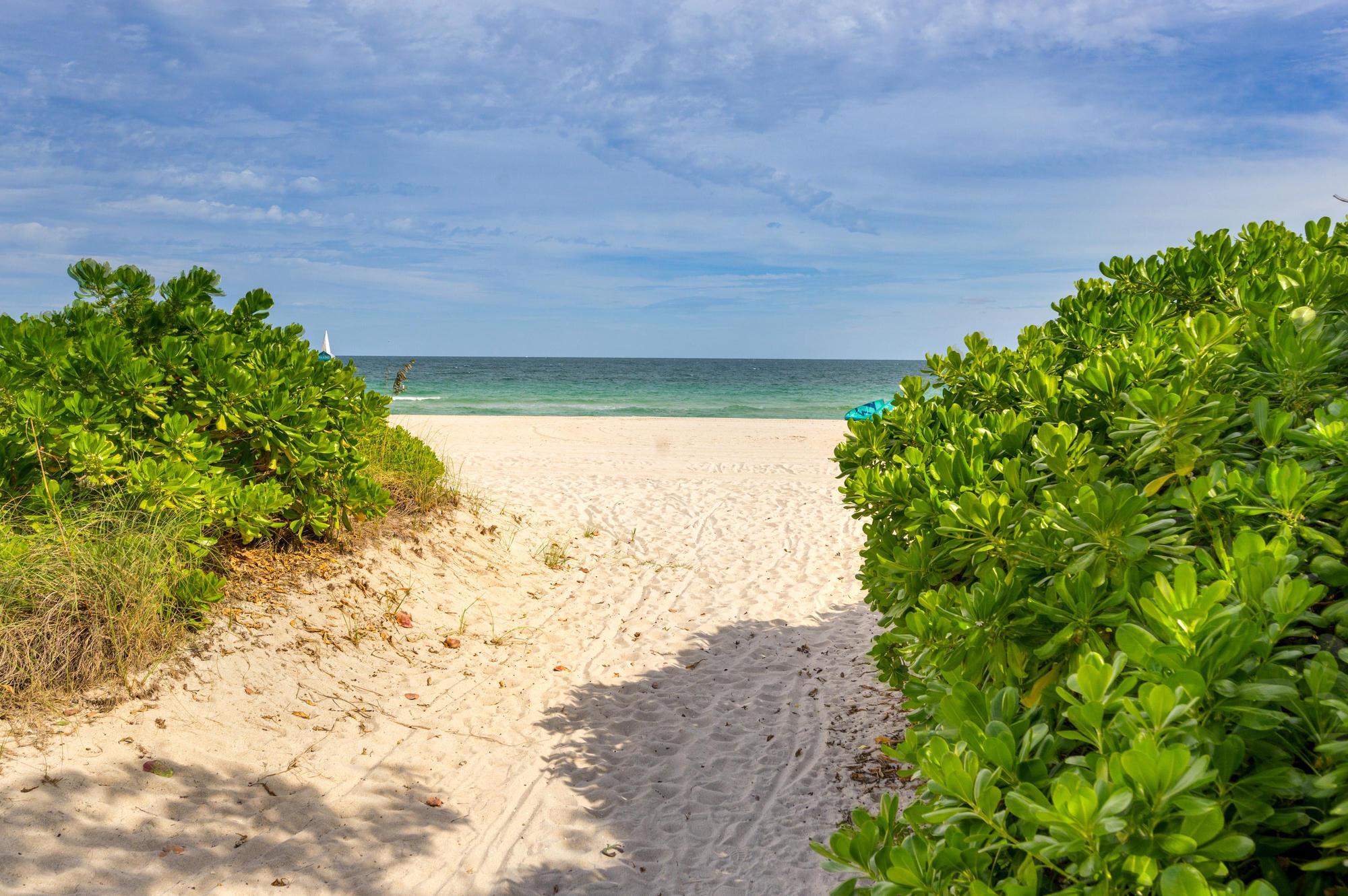 Building Photo - 9172 Collins Ave