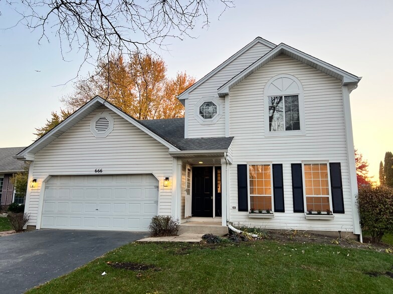 Primary Photo - 666 Mariner Dr