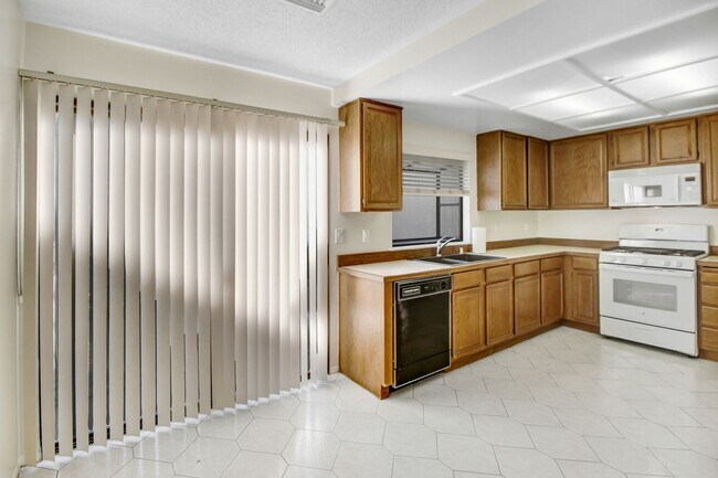 Building Photo - Your Dream 3BR/2.5BA Rental in the Desirable 'Dearborn Grove' Community in Redlands!