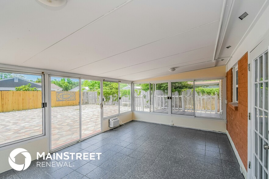 Building Photo - 11848 Minford Cir S