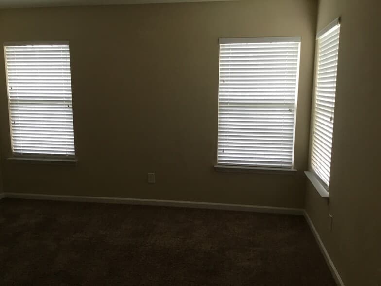 Building Photo - 802 Celtic Crossing Dr